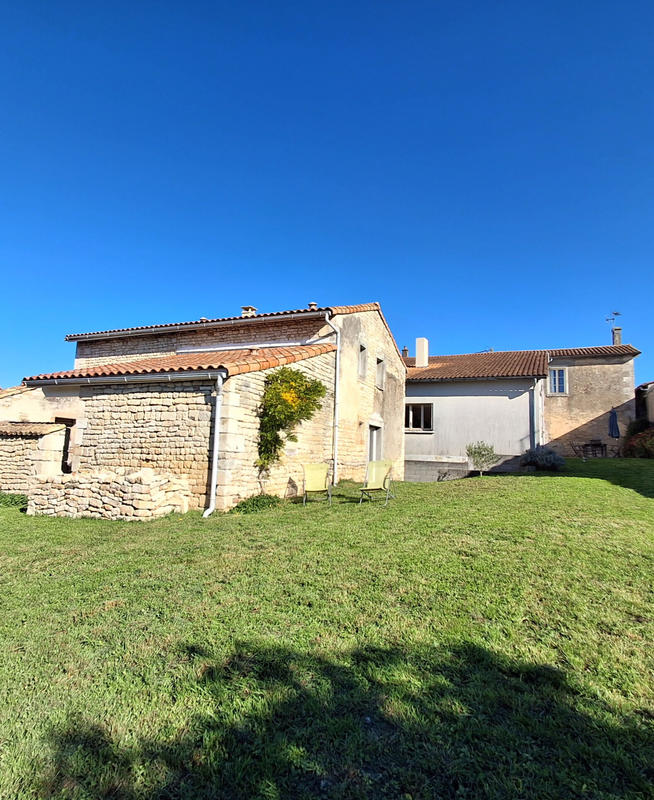 Maison - 280 m² - 9 pièces
