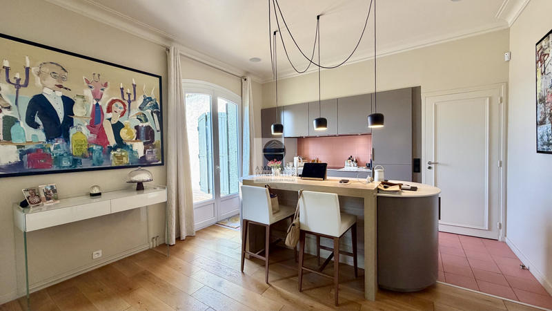 Maison - 284 m² - 8 pièces