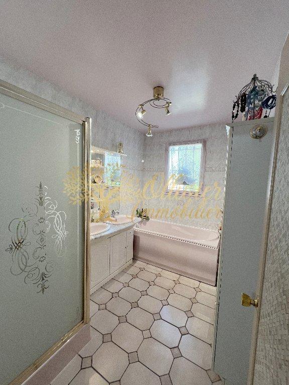 Pavillon - 130 m² - 6 pièces