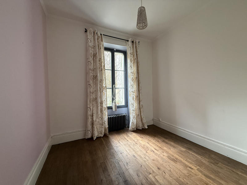 Maison - 180 m² - 9 pièces