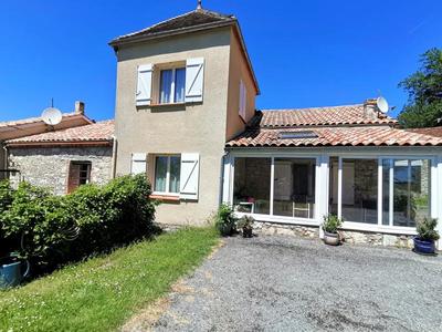 Maison - 218 m² - 7 pièces