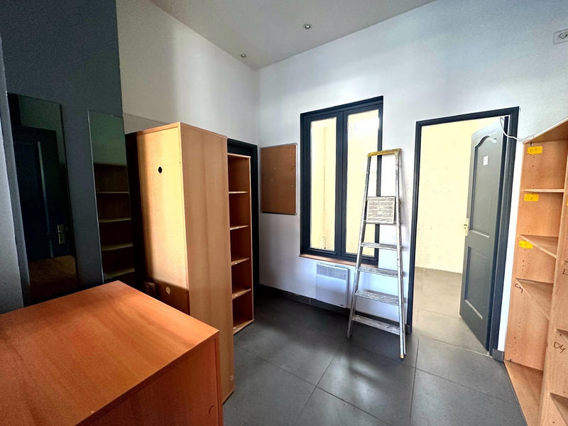 Local commercial - 69 m² - 6 pièces