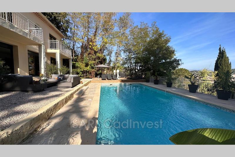 Maison - 380 m² - 8 pièces