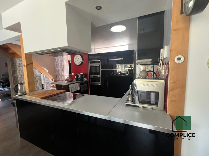 Maison - 161 m² - 8 pièces