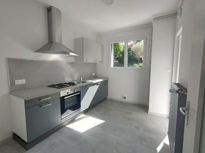 Appartement - 77 m² - 7 pièces