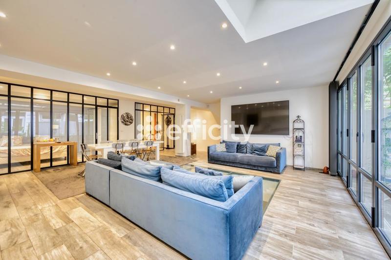 Appartement - 200 m² - 7 pièces