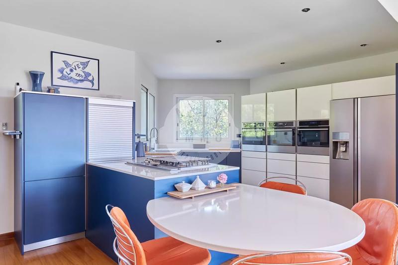 Maison - 350 m² - 6 pièces