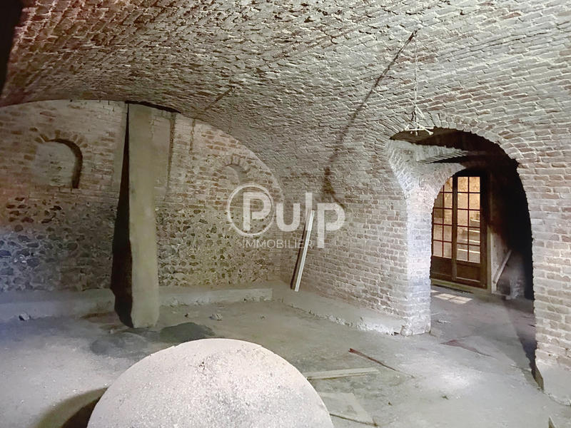 Maison - 325 m² - 11 pièces