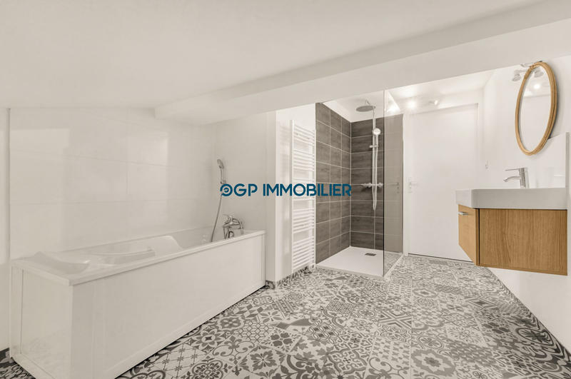 Maison ancienne - 262 m² - 11 pièces