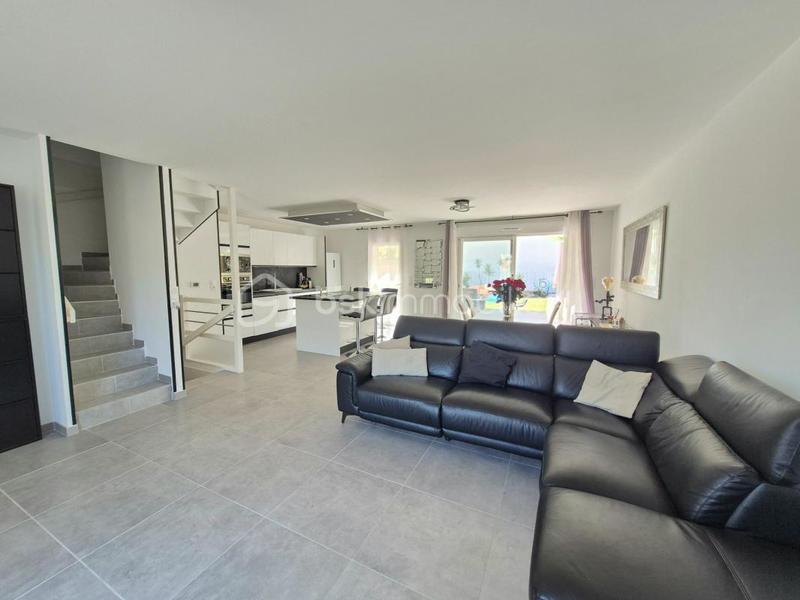 Maison - 96 m² - 4 pièces