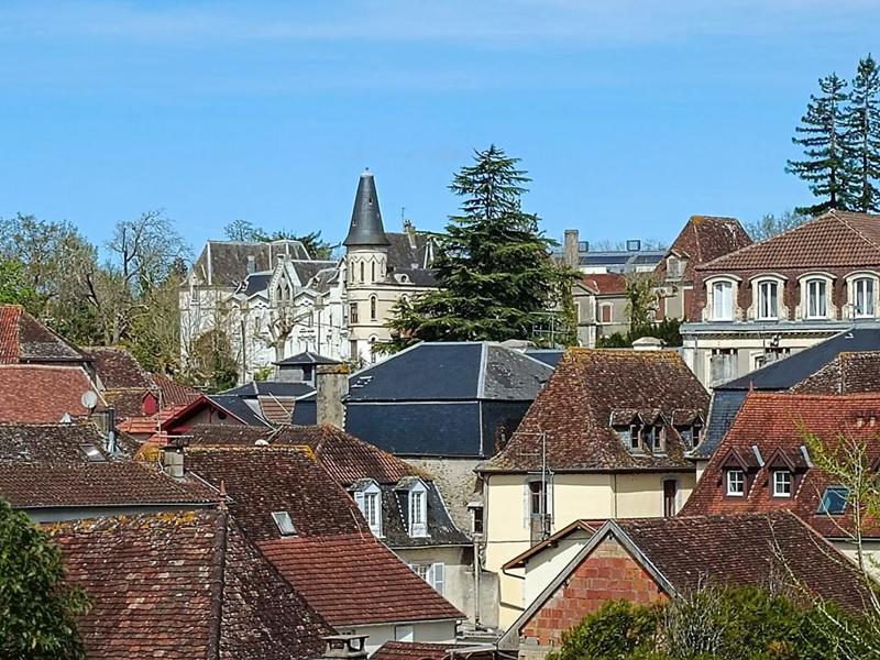 Demeure - 1 980 m² - 50 pièces