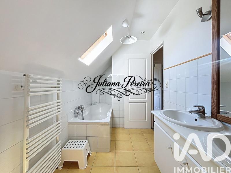 Maison - 205 m² - 9 pièces