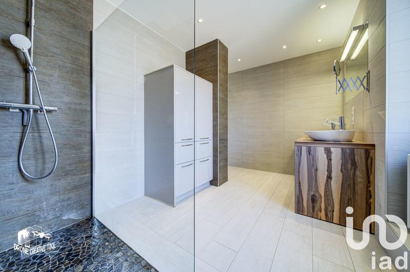 Maison - 250 m² - 10 pièces