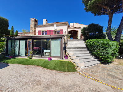 Maison - 240 m² - 8 pièces