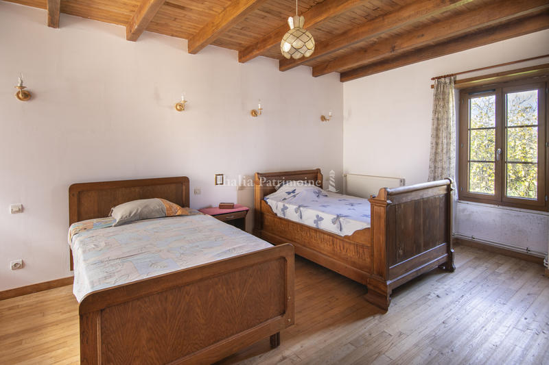 Propriété - 240 m² - 12 pièces