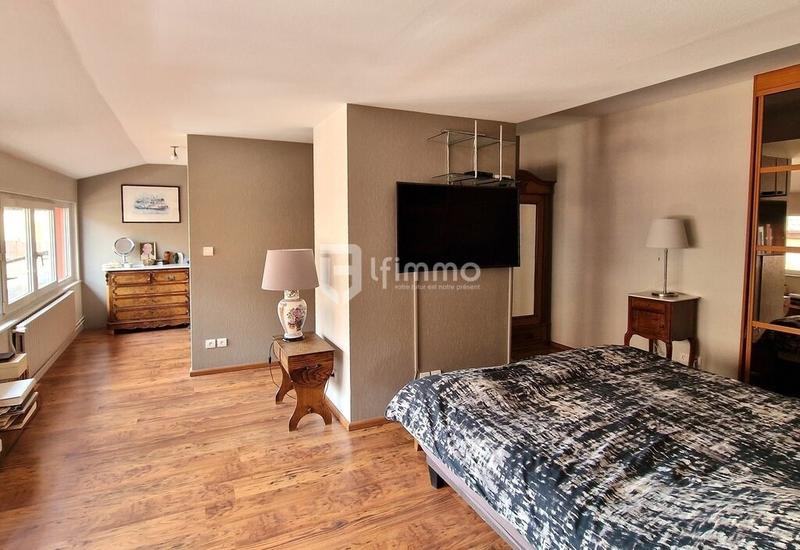 Local commercial - 1 220 m² - 20 pièces