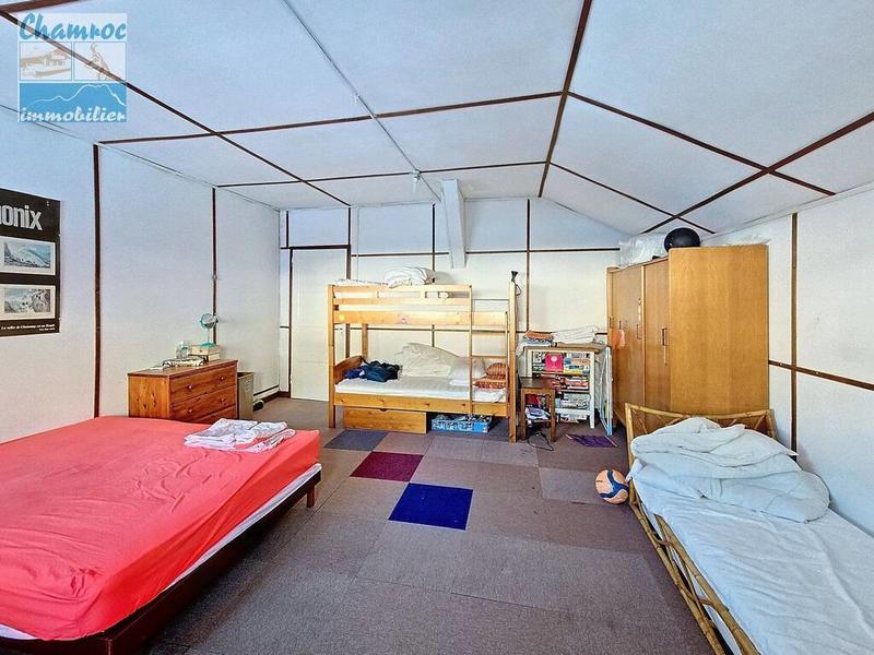 Châlet - 444 m² - 11 pièces