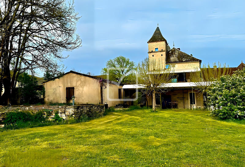 Maison - 255 m² - 9 pièces