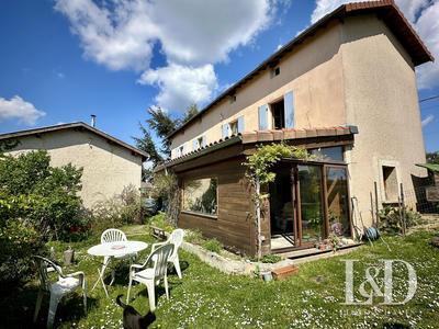 Maison traditionnelle - 213 m² - 7 pièces