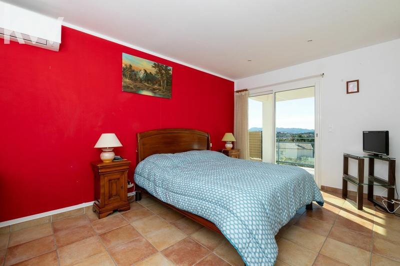 Maison - 212 m² - 7 pièces