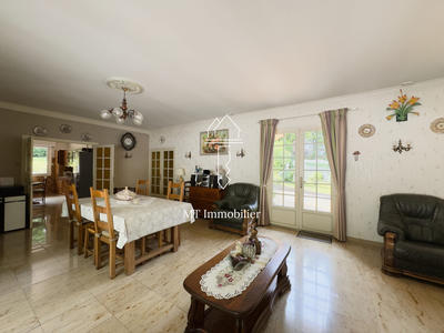 Villa - 223 m² - 6 pièces