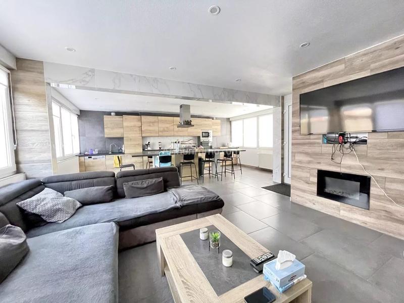 Appartement - 80 m² - 5 pièces