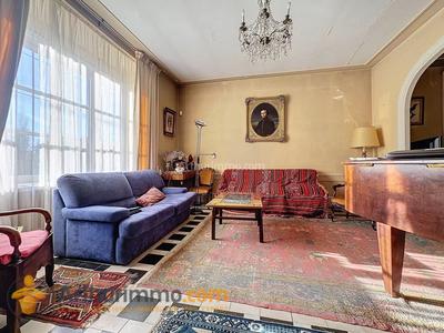 Maison - 230 m² - 10 pièces