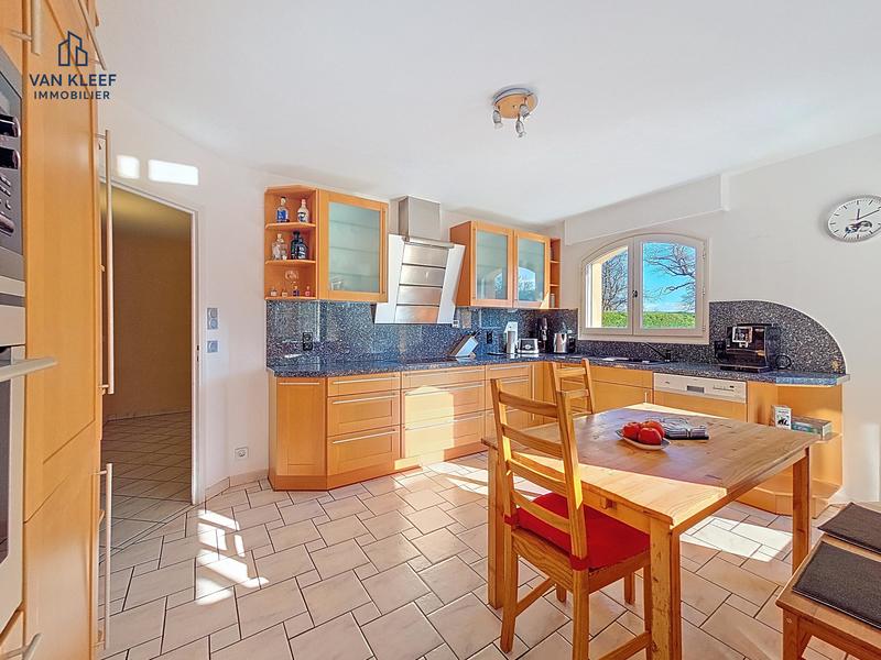 Villa - 180 m² - 7 pièces