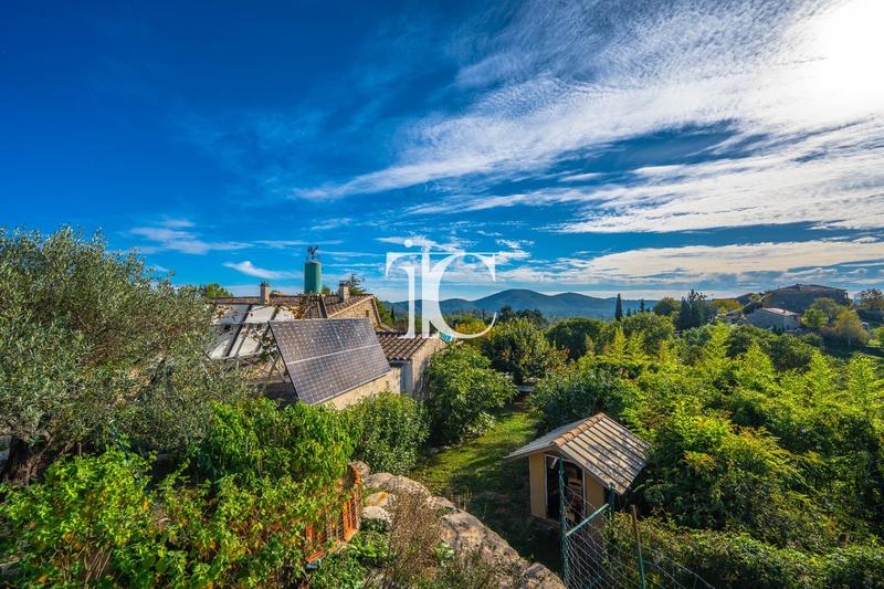 Maison - 223 m² - 9 pièces