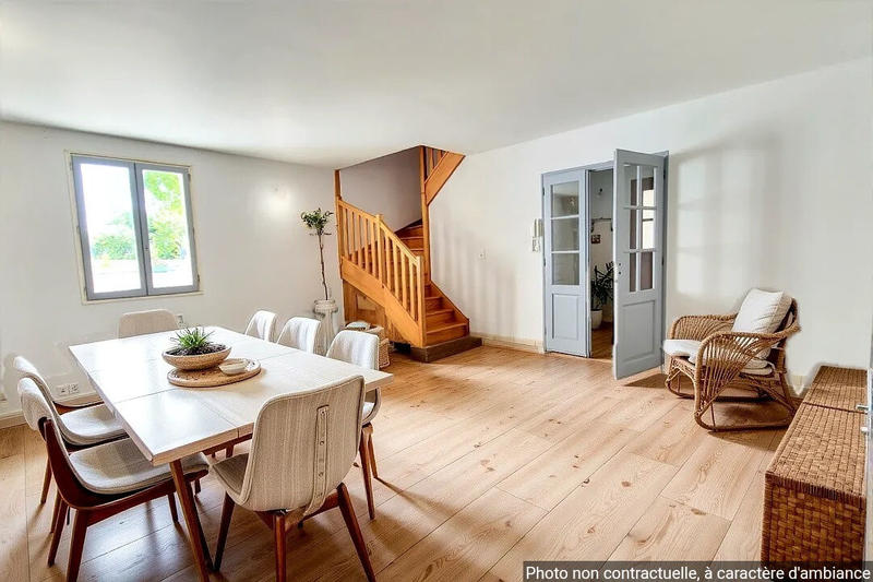 Maison - 250 m² - 8 pièces