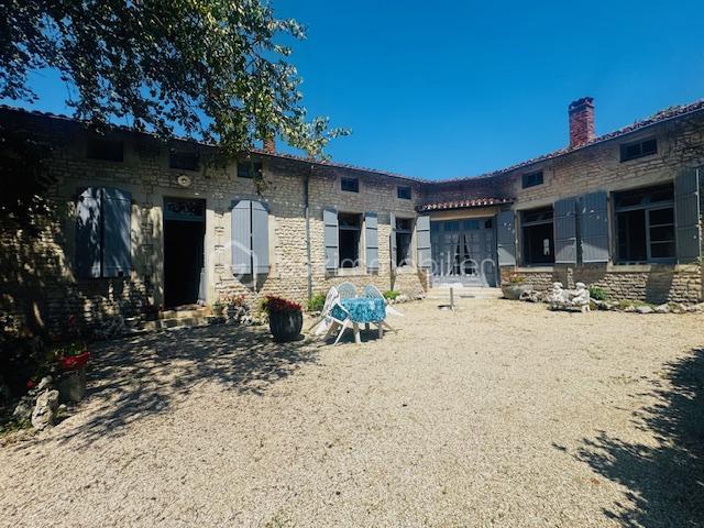 Maison en pierre - 162 m² - 6 pièces