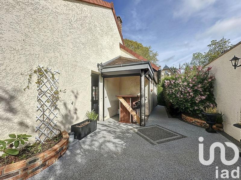 Maison - 250 m² - 8 pièces