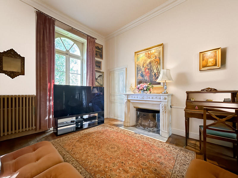 Maison - 320 m² - 12 pièces