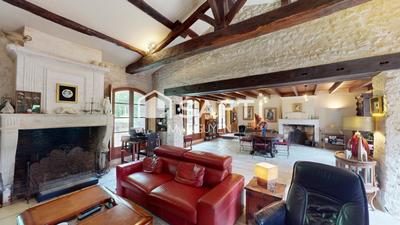 Maison - 327 m² - 9 pièces