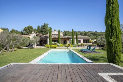 Maison - 240 m² - 9 pièces