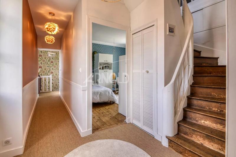 Maison - 200 m² - 10 pièces