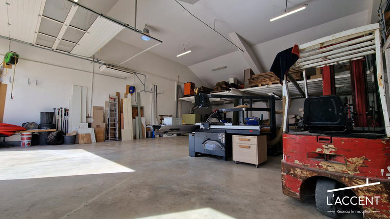 Local d'activités - 381 m²