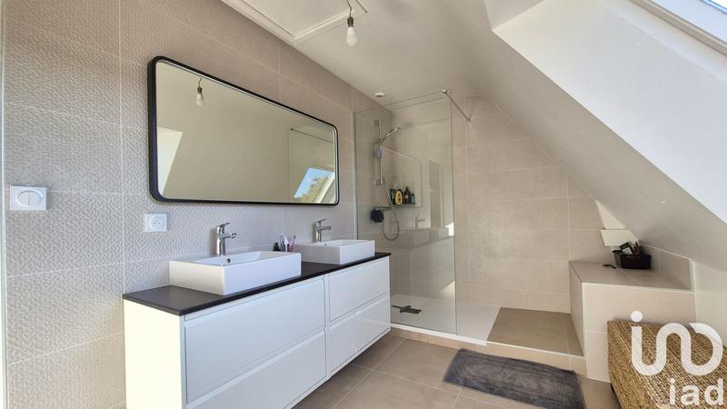 Maison - 239 m² - 7 pièces