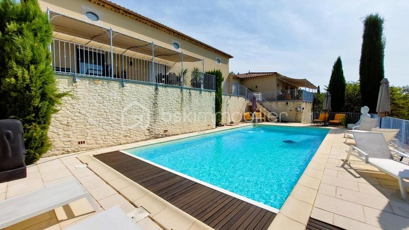 Maison - 370 m² - 12 pièces