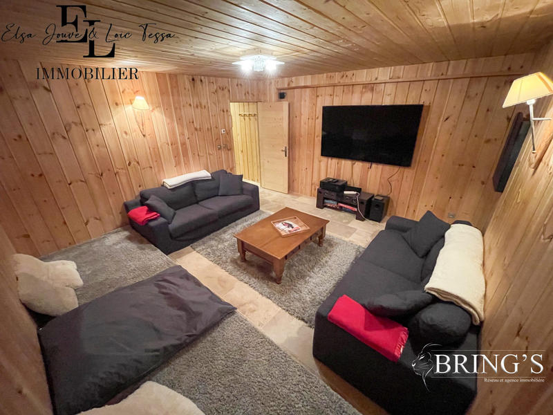 Châlet - 330 m² - 11 pièces