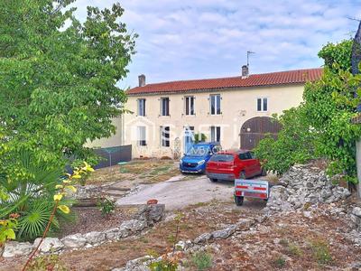 Maison - 250 m² - 9 pièces