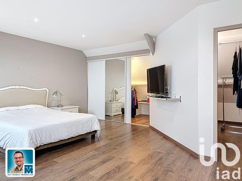 Maison - 237 m² - 9 pièces