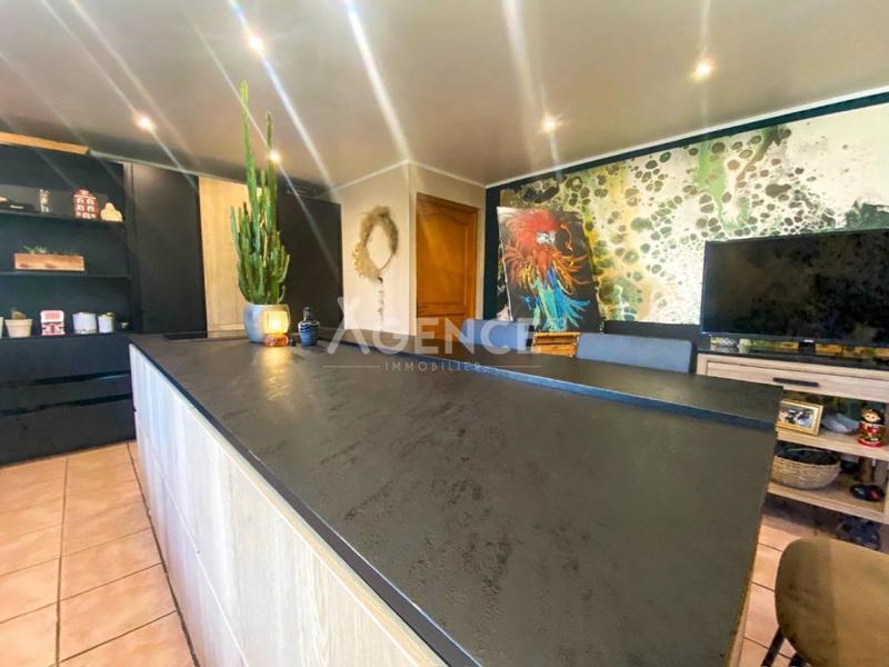 Maison - 221 m² - 7 pièces