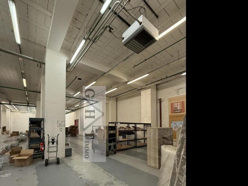 Entrepôt - 744 m²