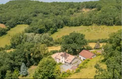 Maison - 220 m² - 9 pièces