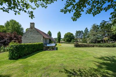 Demeure - 327 m² - 5 pièces