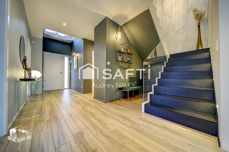 Maison - 235 m² - 8 pièces