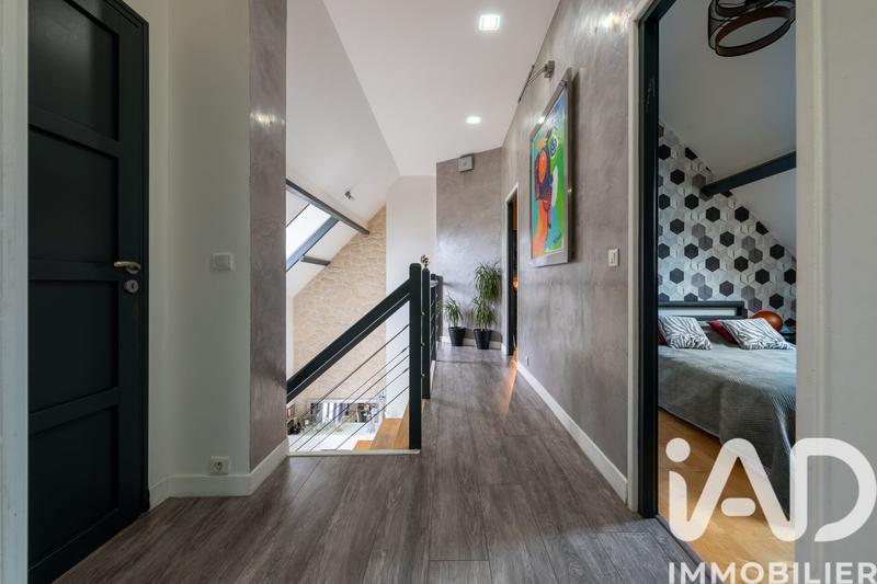 Maison - 210 m² - 9 pièces