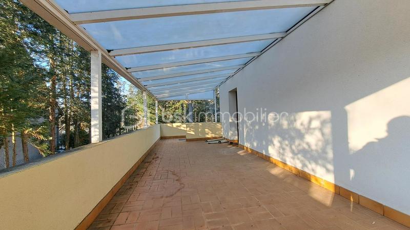 Propriété - 230 m² - 10 pièces