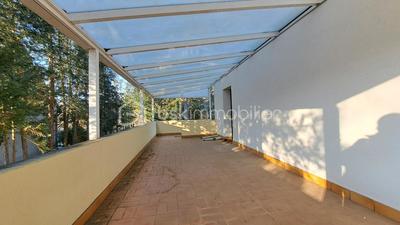 Propriété - 230 m² - 10 pièces